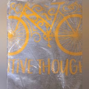 NWT Graphic T-shirt "Powered by Positive Thought" Gray, Short-sleeve Bicycle 🧡